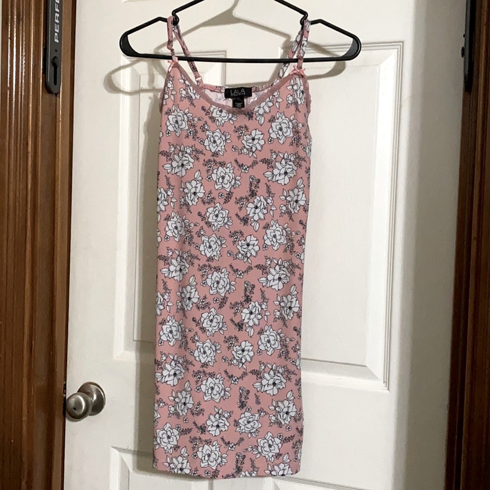 Sleeveless nightgown size small